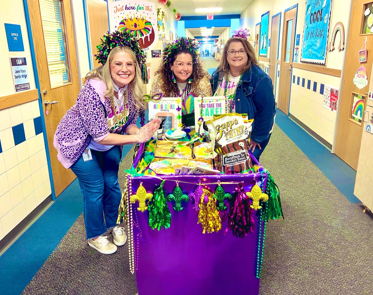 TechItOutTeach's tweet image. Brought some Louisiana spirit to @FISD_ECS today! We had so much fun parading down the hallway and passing out king cake! @miss_holifield @KathyKnesek