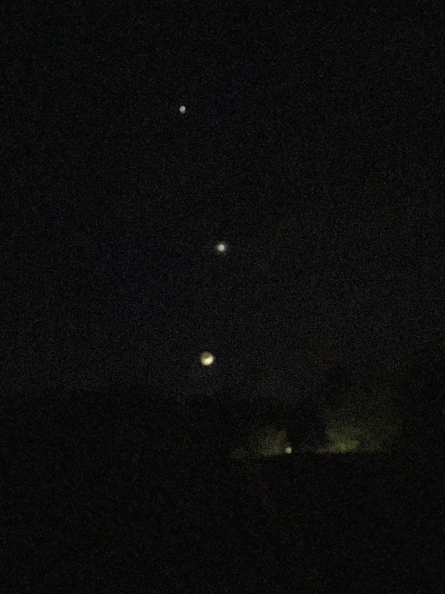 mrchutz's tweet photo. Take a moment now if you can to observe the most spectacular view of the oldest analog clock during this #CcsDigitalLearningWeek. That’s the moon, Venus, and Jupiter from my backyard! And in the center of the sky right above our heads, a little red dot, Mars. It’s an awesome sky! https://t.co/gqQusZTZyI