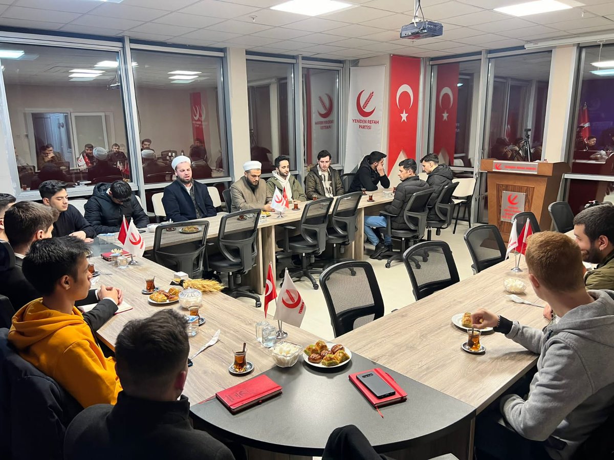 #Başakşehir Gençlik Kolları olarak Başkanımız Musa Gül riyasetinde haftalık yönetim toplantımızı gerçekleştirdik. Depremzedelerimiz için Kuran tilaveti yapıldı.

#kahramanmaraş #milletimizleomuzomuza