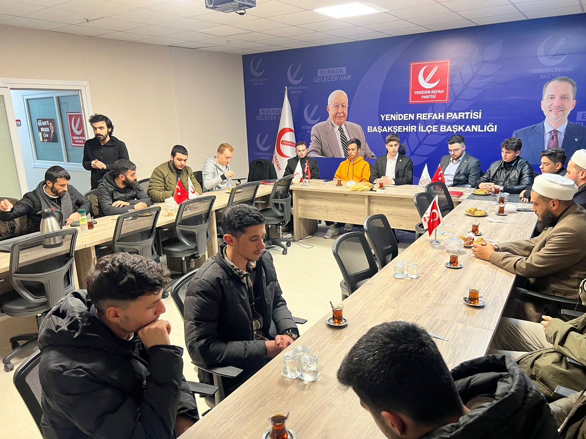 Toplantımıza katılarak bizi onure eden çok değerli Kahramanmaraş İl Gençlik Kolları Başkanımız Yaşar Akgün, Kağıthane Gençlik Kolları Başkanımız Yiğit Talha Balyedi ve Teşkilatına teşekkür ediyoruz. Alınan kararlar hayırlara vesile olsun inşallah.