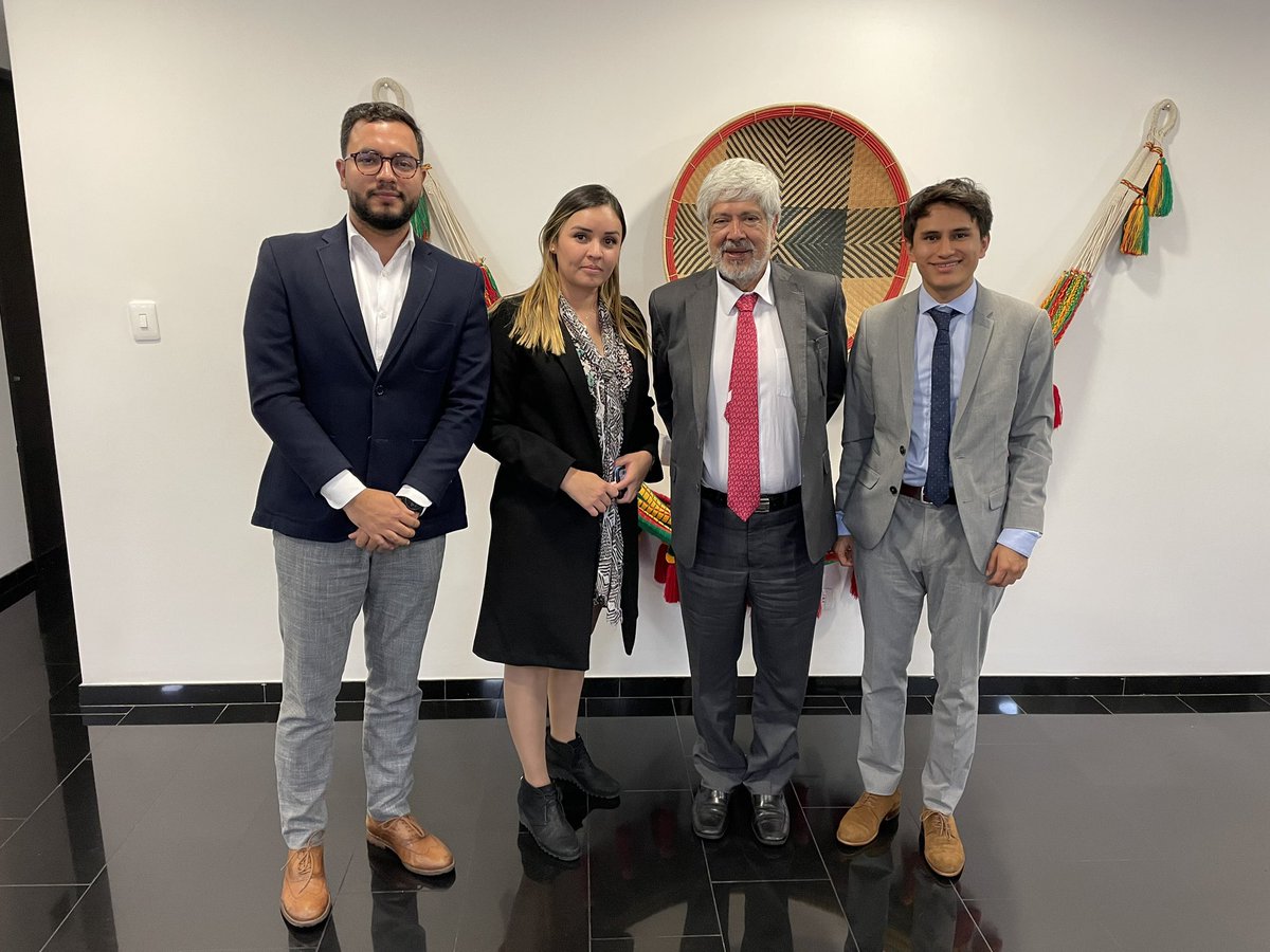 diegoromerov's tweet photo. Nos reunimos con el Ministro de Comercio, Industria y Turismo, @GermanUmanaM para plantear una agenda de trabajo que permita seguir fortaleciendo nuestro tejido empresarial antioqueño, la política de CTi y el panorama de Reindustrialización. https://t.co/ciixTjYZ0R