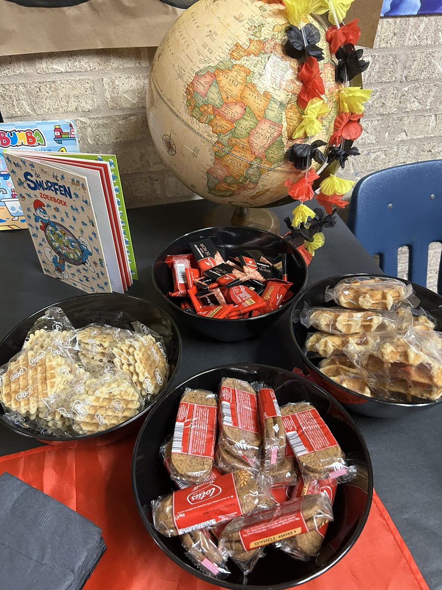 AlyMarkowski's tweet photo. By far one of my favorite ABE traditions, Heritage Night! I loved seeing all the different cultures represented proudly and all together as terrapins! #diversity #wearefamily https://t.co/M40LbZvd6c