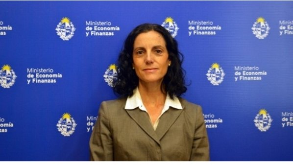 Estamos  de acuerdo que después de flaco Atchugarry  la Sra.  Arbeleche  es la mejor ministra de economía  . Rretwit si piensas como yo