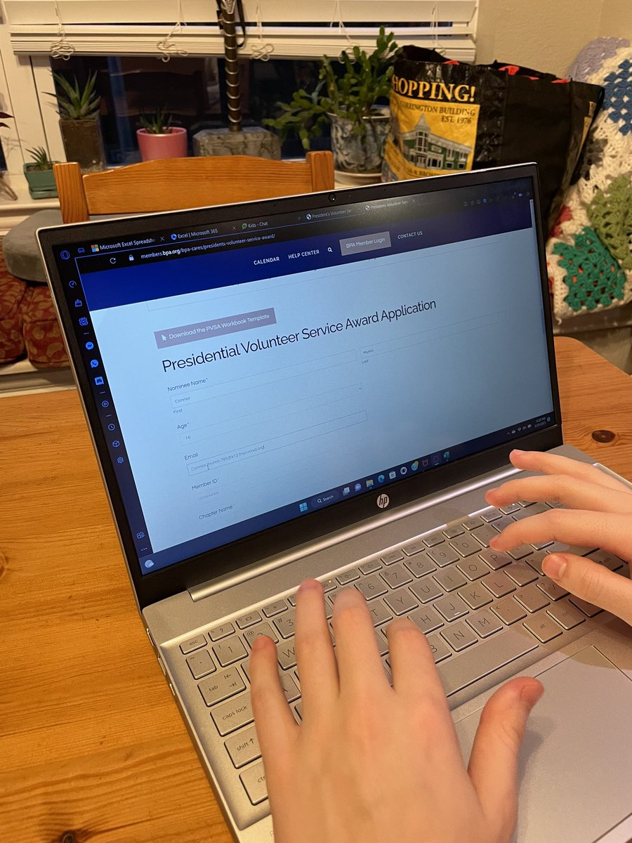 ReedyHSBPA's tweet photo. One of our members is submitting their Presidential Volunteer Service Award tonight!!! Don’t forget they are due March 1st! It’s not too late to get them in! @ReedyHSBPA @txbpa @BPAconnect #bpacares https://t.co/DxYA1edWT0