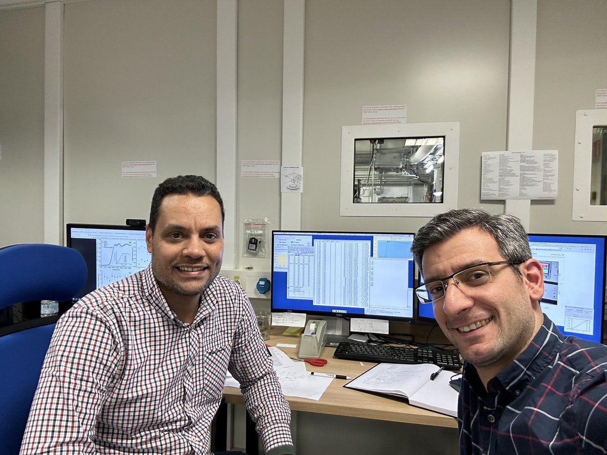 RV_Catalysis's tweet photo. Being on a night shift in BM28 @XMaSBeam , collecting XAFS data at Pd K-edge. That’s the first night shift of this 6-day beam time. We are so excited to monitor the formation of PdNx structures (🤞).

@esrfsynchrotron 
@QUBCCE @UoSChemistry @UofGChem https://t.co/VE4QuXgS7m