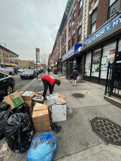 aceprogramsny's tweet photo. Today's #ShockinglyClean Street in @CMRitaJoseph's district. Thank you for partnering with us to keep our neighborhoods looking #SparklingClean possible 🙌 https://t.co/kCyOu5FqXs