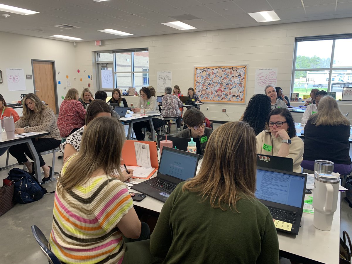 KangamoonT's tweet photo. Great day with @Katie_Delloso where she facilitated a STEAM Day for @gcschools STEAM teachers to observe lessons, learn about the standards, resources and network with other STEAM teachers across the district. #mathscience https://t.co/uJoRg5F89v