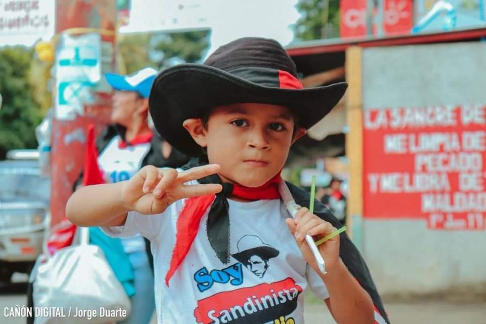 Sandino Vive, la Lucha Sigue! Continuamos la batalla defiendo nuestra paz, tranquilidad y nuestra soberanía. 
#UnidosEnVictorias 
#SandinoPatriayLibertad 
<a href="/Amanecerabz/">#TodosSomosDaniel🇳🇮Amanecerabz</a> 
<a href="/ElMachoAguero/">🇳🇮🐦 🅴🅻🅼🅰🅲🅷🅾🅰🅶🆄🅴🆁🅾 🔴⚫</a>