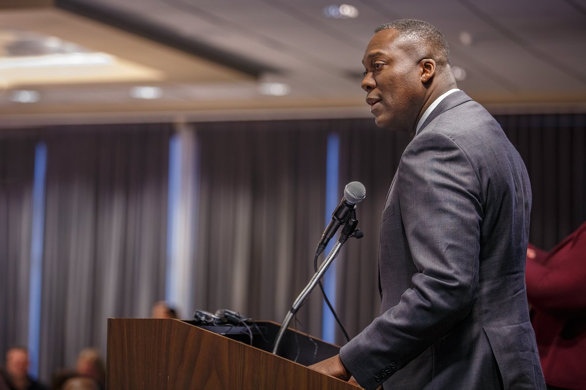 HoCoChamber's tweet image. Thanks to all who joined us for the 2023 #HowardCounty Business Outlook Lunch!

Special thanks to @HoCoGovExec for an inspiring address on the positive momentum of the #HoCoMD #bizcommunity, as well as our panelists: Robbyn Harris, Kevin Kelehan, Cailey Locklair, &amp;amp; Kelly Mitchell