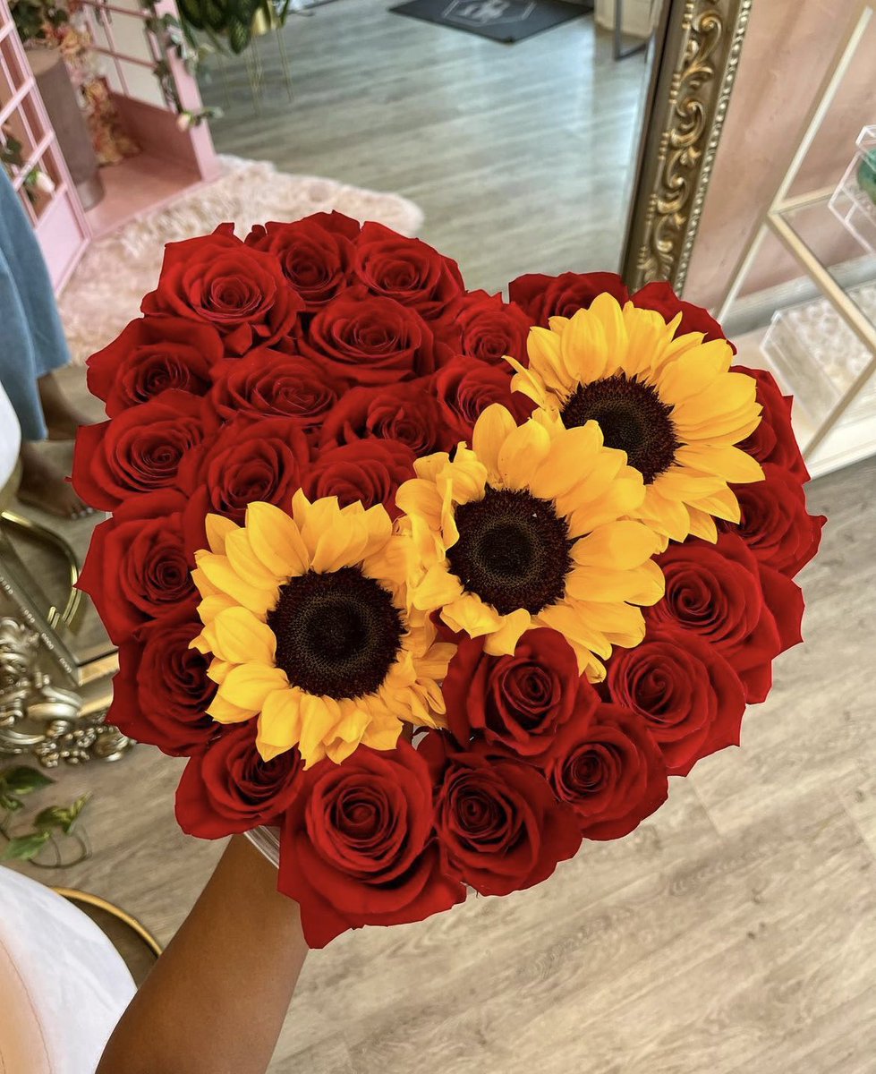 SAUEBLACKTX's tweet image. Black-Owned Luxury Rose Boutique in Houston 🌹 🌹🌹

Poison 91 Fleurs | 2470 Times Blvd, Houston, TX 77005