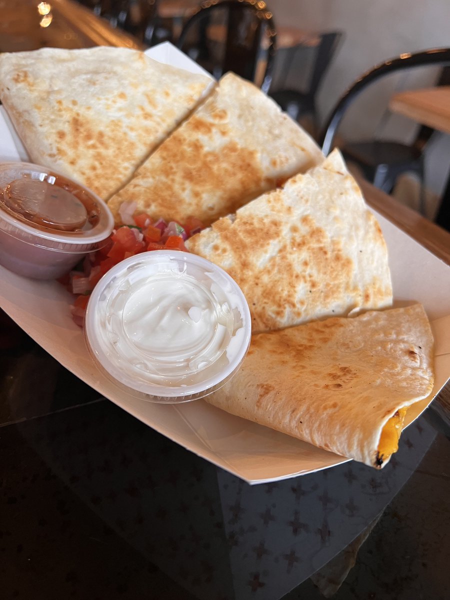 Whipping up delicious bites, for you Wednesday- Sat. 5p-10p and Sunday Brunch 11-2:30!  Dive in and have dinner and drinks with us! 🤿
 #sunday #sundaybrunch #drink #dinneranddrinks #bestbrunch