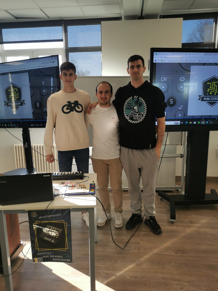 elektronikadb's tweet photo. Ahots Synthetizer. Zure herriko DJ izateko behar duzun ahots sintetizadorea. Herri guztietako jaietan kontratatu nahiko zaituzte gailu honekin. #verbena #fiesta #sinth #dj https://t.co/p9WQhOEHqf