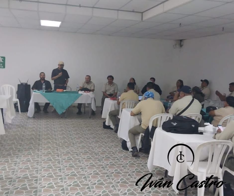consultorcastro's tweet photo. Tuve el honor de acompañar en la region para central a Anpses Nacional sin duda promotores comprometidos y líderes territoriales, su unidad y compromiso con la gente es admirable. 🤝 #bendecidosparabendecir https://t.co/9BgXyFkCYr