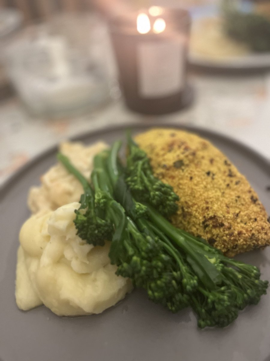 ArtisanButchery's tweet image. Chicken Kyiv for dinner in the Buckingham household tonight, another one of our easy oven ready meals #chickenkyiv #easydinners #midweekmeals