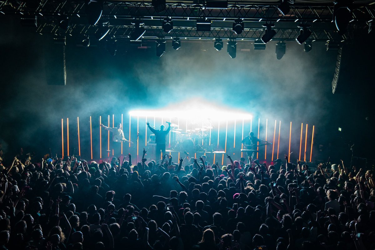 RouReynolds's tweet photo. Didn’t want that tour to end…

so grateful to be doing it all again in a few weeks!

(and with another new banger out by then too)

Big love to all who got loose at these intimate rowdy shows. ⚡️ https://t.co/s89DwcUKR9