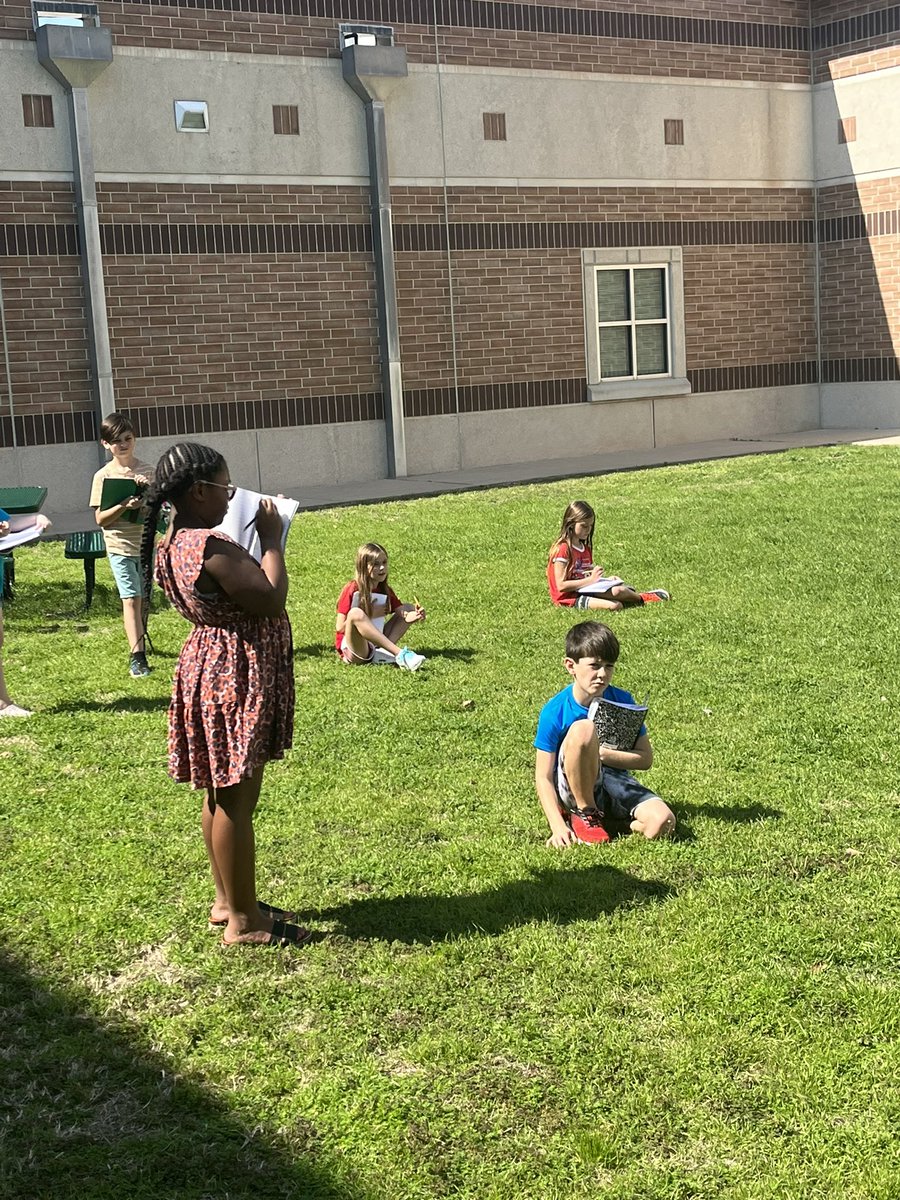 HughesClass3's tweet photo. Writing Sensory Spring Poems! #JPEPride #1LISD @JimPlain https://t.co/IbJIWOvNxQ