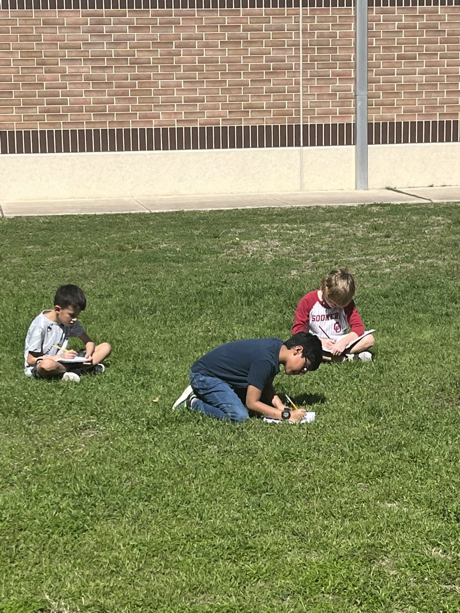 HughesClass3's tweet photo. Writing Sensory Spring Poems! #JPEPride #1LISD @JimPlain https://t.co/IbJIWOvNxQ