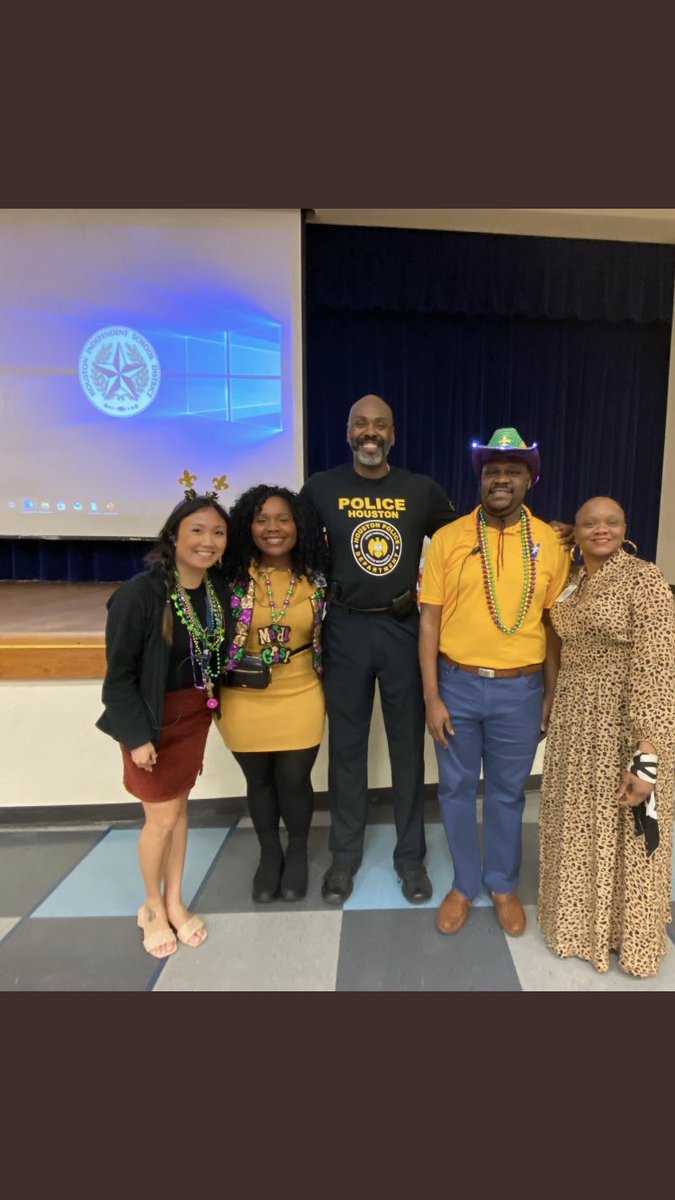 RaulCollins16's tweet photo. Huge shoutout to @Welch_WolfPack @DrLadora and @CounselorLebiga thank you for allowing me to share #RelationalPolicing @houstonpolice #OCA sharing the truth about Vaping as well as Weed and the danger ⚠️ of using https://t.co/A5slkkmCAZ