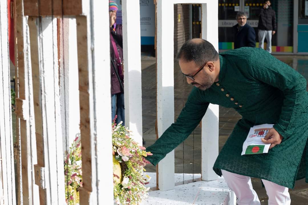 AbuTSB's tweet photo. (On Saturday, Bedford) It was an honour to lay a wreath and pay my deepest homage to the Language Martyrs at the makeshift Shaheed Minar to remember those who died in 1952 protesting for their language. #InternationalMotherLanguageDay is marked on 21st Feb every year.  🇧🇩 
#IMLD https://t.co/fJy2zXouAJ