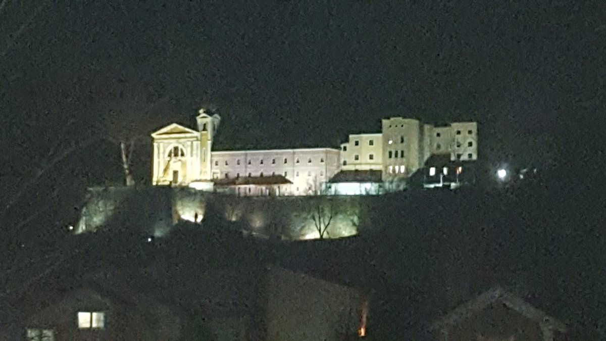 stanic_vedran's tweet photo. Franjevački samostan Duha Svetoga
...u noći
#Fojnica https://t.co/XcND3hJhYJ