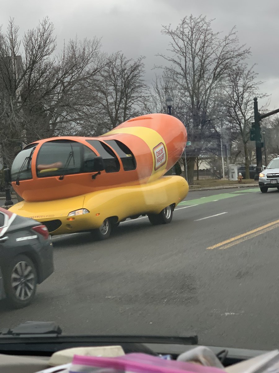Roughertumbler's tweet image. First time seeing a real celebrity in person @oscarmayer in Salem