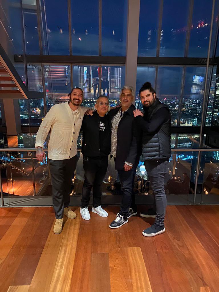 steaky1's tweet photo. Shard with my brothers ❤️ https://t.co/LrHmGRb1jE