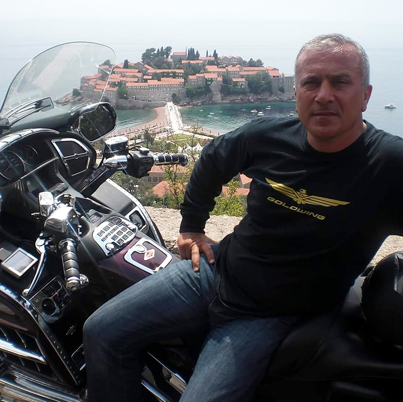 EndurocuCom's tweet photo. ''Rentacar Yaşar'' Yaşar Cengiz vefat etti. Samsun'da otomobil, cenaze, cankurtaran ve düğün aracı kiralama sektöründe bir marka isim olan Yaşar Cengiz, uzun süredir tedavi gördüğü İstanbul'daki hastanede hayatını kaybetti. Samsun'un "Rentacar Yaşar"... https://t.co/BuYjm3TTz6 https://t.co/q1g5JiKw3w