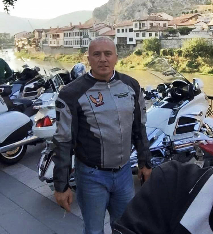 EndurocuCom's tweet photo. ''Rentacar Yaşar'' Yaşar Cengiz vefat etti. Samsun'da otomobil, cenaze, cankurtaran ve düğün aracı kiralama sektöründe bir marka isim olan Yaşar Cengiz, uzun süredir tedavi gördüğü İstanbul'daki hastanede hayatını kaybetti. Samsun'un "Rentacar Yaşar"... https://t.co/BuYjm3TTz6 https://t.co/q1g5JiKw3w