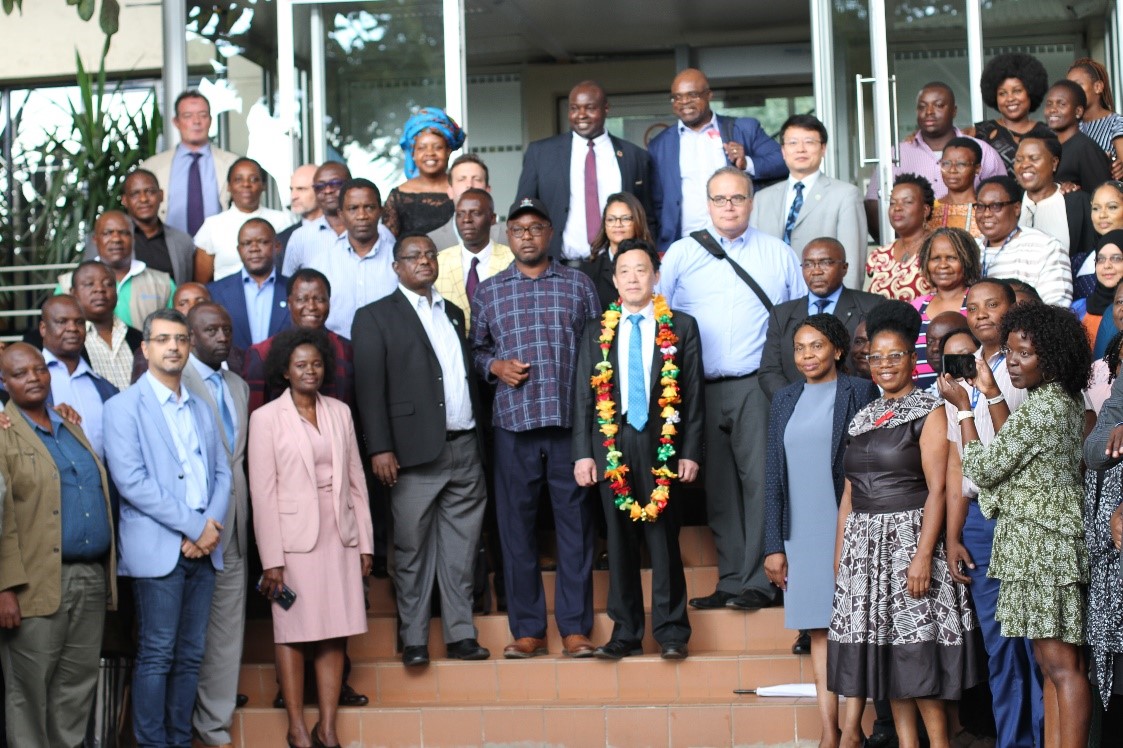 PatriceTalla's tweet photo. We are pleased with the visit of @FAODG &amp; members of senior management to Southern Africa, as @zimbabwe and FAO are cohosting the Regional #Water Conference to discuss &amp; develop specific National Water Roadmaps towards UN-Water Conference &amp; achieving #SDGs https://t.co/nd78Ewpnsk https://t.co/9GHitWmdQV