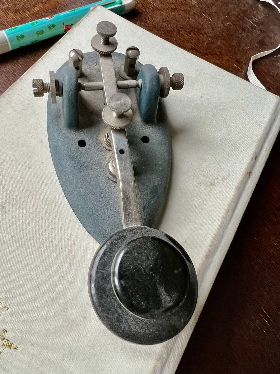 Brain_Chain's tweet image. Since I’m working at my spouse’s desk I’ve finally figured out where our telegraph key got to. #oldtech #MorseCode