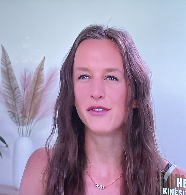 NewsReactLive's tweet photo. Héléna : "Je suis une source d'inspiration pour beaucoup de monde" #KohLanta https://t.co/BvbCweU1g1