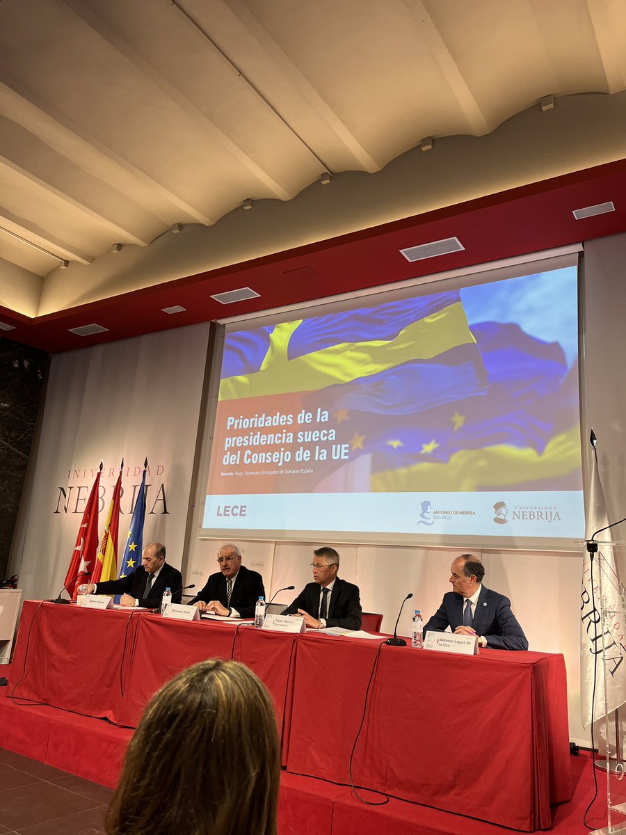 acecchinim's tweet photo. Hoy hemos tenido el honor de asistir a un coloquio en @Nebrija con el Embajador de Suecia, Teppo Tauriainen, quien ha realizado una ponencia maravillosa sobre “Las prioridades de la presidencia sueca en el Consejo de la UE”. 

#UE #Suecia #Nebrija https://t.co/ZaUFEDsUuc