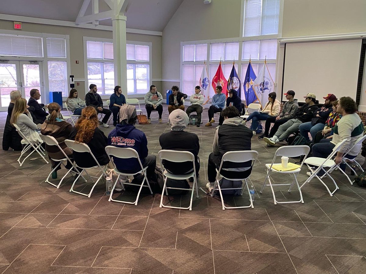 NEC_Comm's tweet photo. Students from Intro to Journalism and Political Corruption in America had the pleasure of hearing from seasoned reporters Andy Hershberger (WMUR) 📺 and Tony Schinella (NH Patch) 📰 @NewEngCollege https://t.co/kXpJYkl4FE