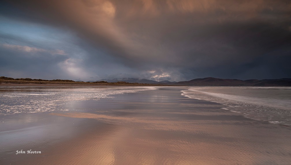 'Where an inch is a mile'. 

Trá na hInse i gContae Chiarraí / Inch Beach in Co. Kerry.

📸john-hooton.com