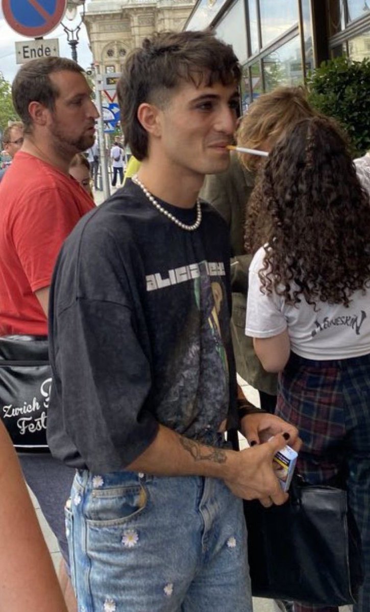 elzitti's tweet photo. istg pinterest has been FEEDING me . this day of mulletiano ???🧎‍♀️ https://t.co/5UmhGbdTGI