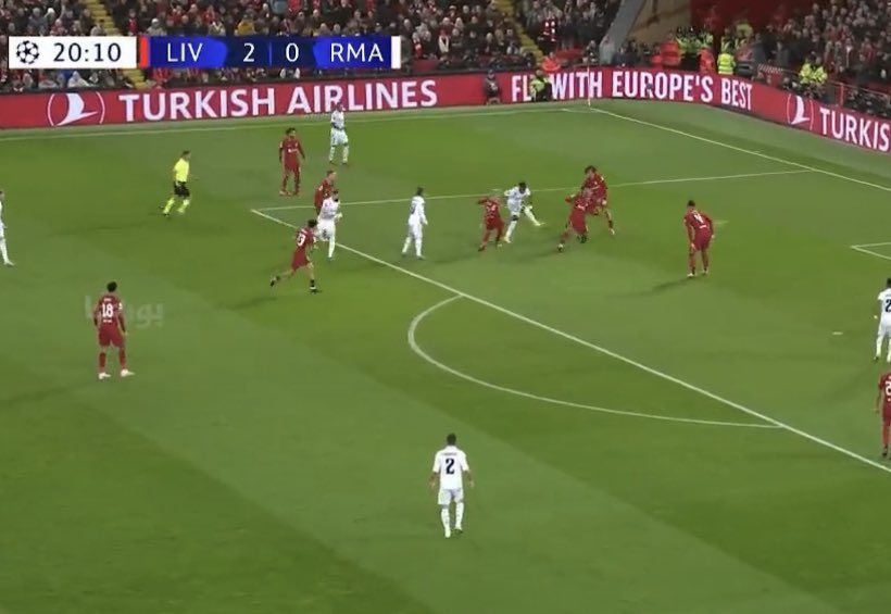 oficialbolafora's tweet photo. Fabinho, Gomez, Trent, Van Dijk, Henderson, Klopp, sogra do Klopp, Gerrard, Courtois marcando e o Vini arrumou espaço pra fazer um GOLAÇO!

Você joga muito, Vini jr 😈 https://t.co/dkeEKGRfl4