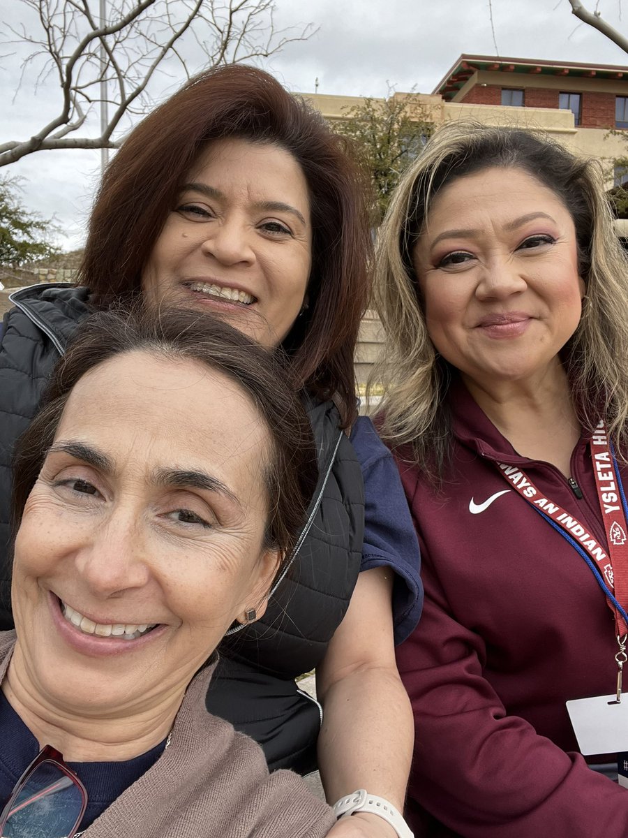 AmeliaGarcia__'s tweet photo. @YsletaISD Campus Tour Day at @UTEP for our Seniors today. Thank you @yhs_go Ms. Rivera for your tireless work to ensure our students are prepared to continue their academic journey! #BOWUP #PicksUp #FutureMiners https://t.co/XuH3kP93z5