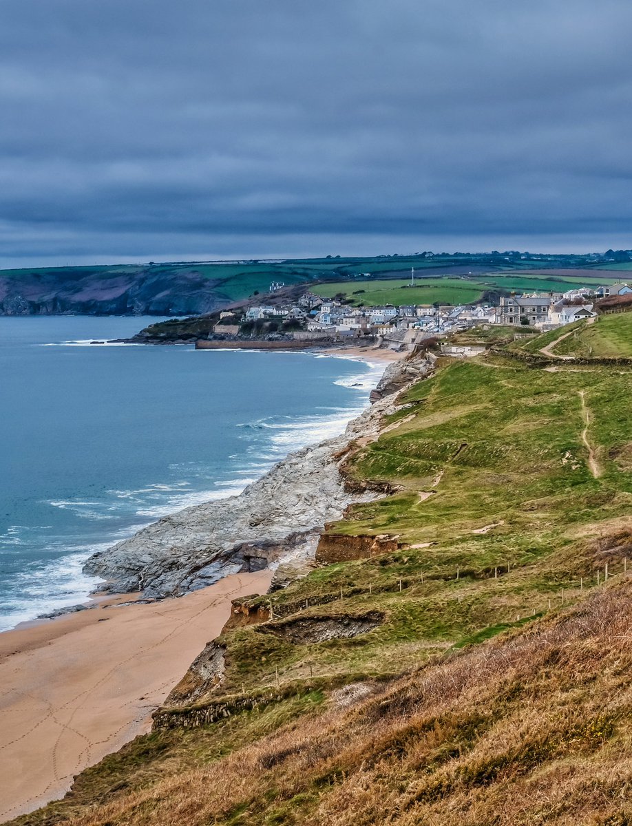 gemmak500's tweet photo. Loe Bar to Porthleven.
#cornwall #kernow #lovecornwall #uk #explorecornwall #cornishcoast #sea #ocean #visitcornwall #capturingcornwall #loebar #porthleven #sky #marine #cloud #winter #kernowfornia #trees #cliffs #beach #porthlevencornwall #southwestcoastpath @beauty_cornwall https://t.co/L8iXtYBlEb