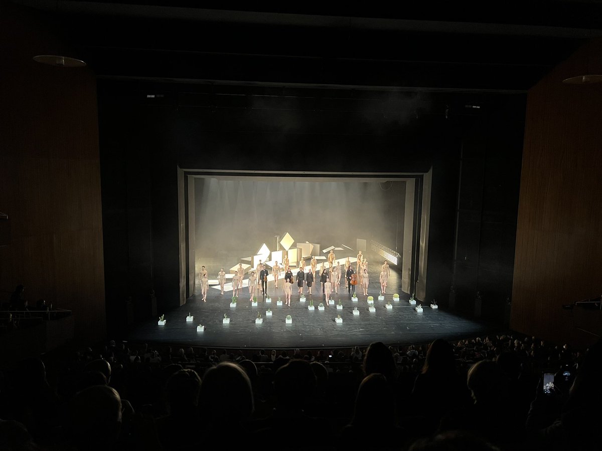 KarlLinden_Arch's tweet photo. Mal was anderes. Ich bin grade mit meiner Mama in der @deutsche_oper und habe mir Ek/Ekman vom @Staatsballett_B angeschaut und abgesehen davon das umwerfend Kunst gewesen ist (wirklich empfehlenswert). Ist die #Classiccard einfach das beste #Kulturticketangebot Deutschlands https://t.co/Ep0UmhBGi6