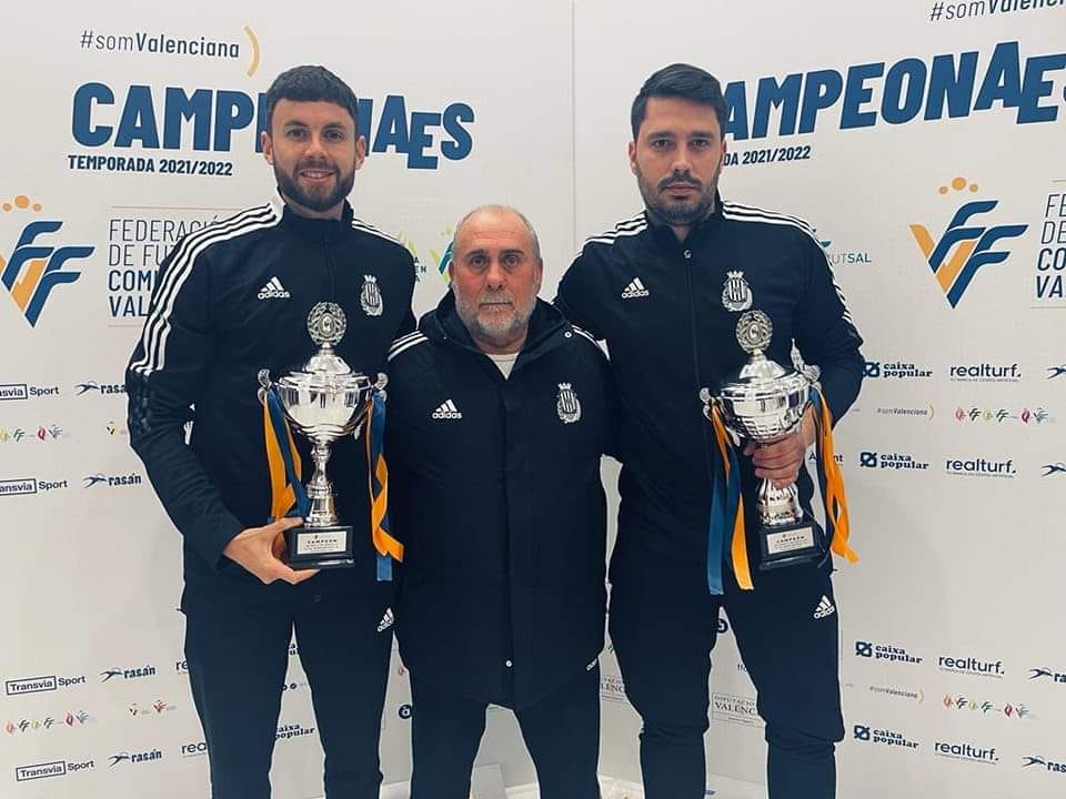 atmoncadense's tweet photo. 🏆 T•R•O•F•E•O•S ~ F•F•C•V 💙🧡

🗣️ Hoy le ha tocado el turno a nuestros equipos campeones de F8 de la temporada pasada  ❤️🤍

🏆 ALEVIN A - 2o Año
🏆 BENJAMIN A - 2o Año

#SomMoncadense
#SomFamilia
#SomEscolaVCF https://t.co/PmGeOa0sEw
