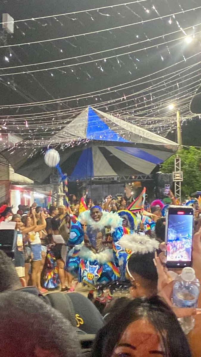 Chelldamajor's tweet photo. Feliz demais por ter realizado meu sonho e fazer parte dessa linda festa! Obrgd ao Br e ao cachu por ter deixado eu fazer parte disso! 20 anos do BOMBARDEIO DO PAIOL! AQUI É DIFERENTE!!! RESPEITA NOSSO NOME ..2️⃣0️⃣💣💣💣💣

@Bombardeiopaiol 
@BRBOMBARDEIO01 https://t.co/qIHyKNWl0d