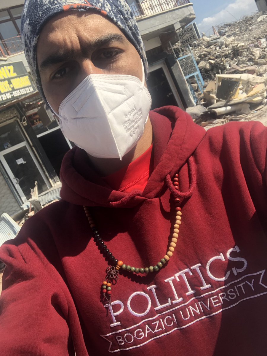 k0mancer0's tweet photo. Kızılay’dan puding aldım, çocuk gibi hissettirdi.

Müge Anlı Kızılay’da bolca çay içtik.

Hiranur Vakfı’nın çorbasını içtik. 

TKP’den ilaç aldım bugün.

İyi parti Sahra’da iğne oldum.

TİP’te yemek yedim.

Belediyelerden yemek ve çikolata aldım.

Paranın hükmü yok.

Hatay https://t.co/HQf1APHBLV