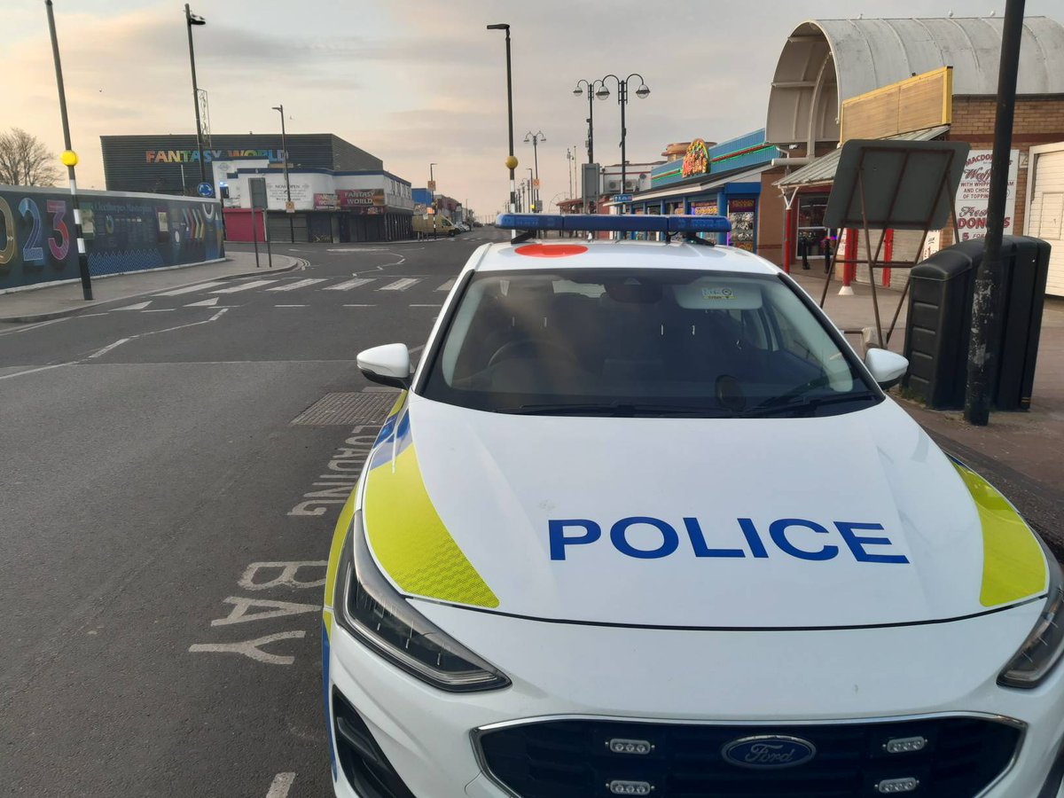 HumberbeatNEL's tweet photo. Fantastic team work resulting in a wanted male spotted and detained, rapid response from colleagues &amp; showing team work always pays off &amp; we also have a grateful community #Cleethorpes  #humbersidepolice  #teamwork  #onthelookout #fabwork https://t.co/xXaZohWQL4