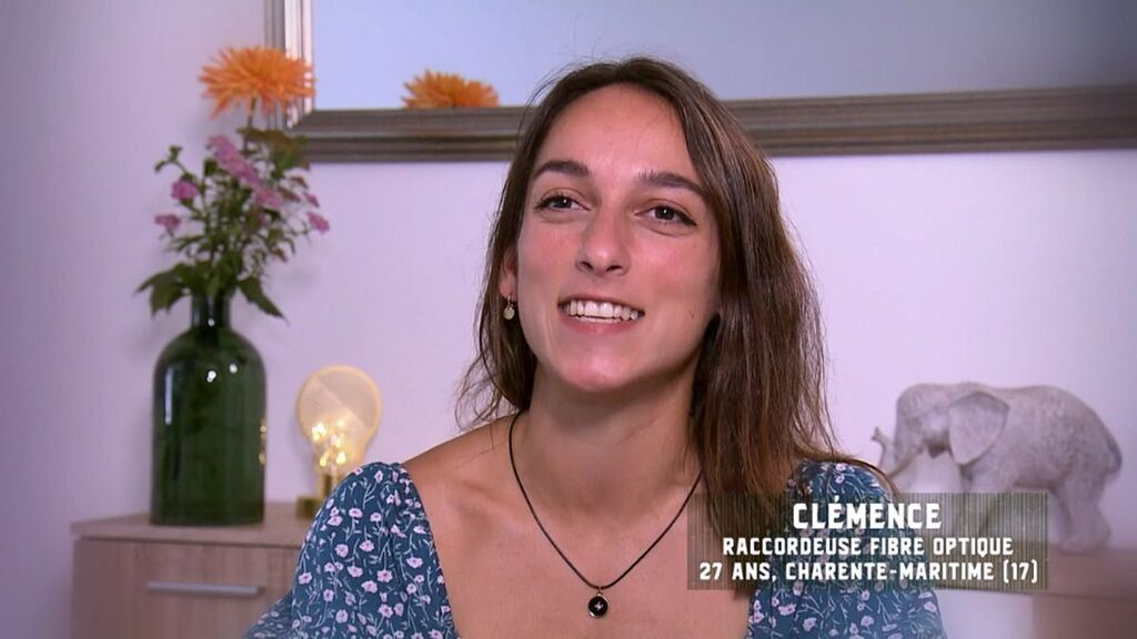 la_tourte's tweet photo. Qui est Clémence, la racordeuse fibre optique, candidate de Koh-Lanta 2023, le Feu Sacré ? https://t.co/A4pKlKgYFx https://t.co/TWONnQ3sNb