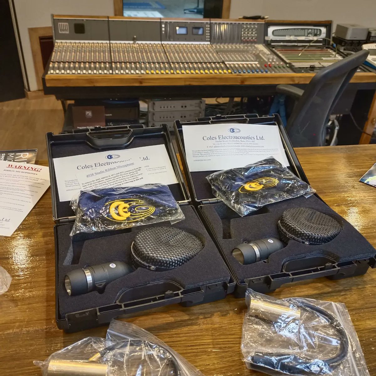 estudiolajoya's tweet image. ¡¡Estamos de enhorabuena!!💥😱🤯

Sumamos a nuestra lista de micrófonos de estudio está pareja de #Coles4038 🧭🏞️🥁🎸🎶❤️🔊 🙂💎🎚️

#LaJoyaMusic
#BuildingRecordingsStudio 
#Lucena
#Córdoba
#Andalucía
#estudiodegrabación
#nuevaapertura
#nuevoestudiodegrabacion
#LucenaCity