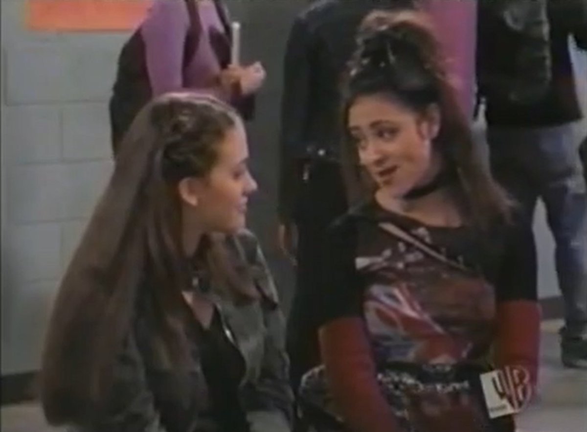 televisionaryZW's tweet photo. 9780. #RaisingDad "Miss Communication" - So many dated cell phone jokes in this ep. Minutes? Antenna? What is this 2001? Oh, it is, right.
It's about the only interesting this particular ep. (C-) https://t.co/2Dzti19ejZ