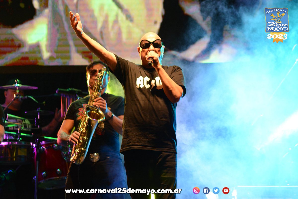 carnaval25DM's tweet photo. ► En la Fiesta Provincial del Carnaval 2023, tuvimos el broche musical con la agrupación oriunda de Ramallo liderada por Guillermo Novellis. La Mosca Oficial  interpretando canciones como «Baila para mí», «Para no verte más», «Cha cha cha» y «Muchachos, esta noche me emborracho» https://t.co/NAWX8C1LlG