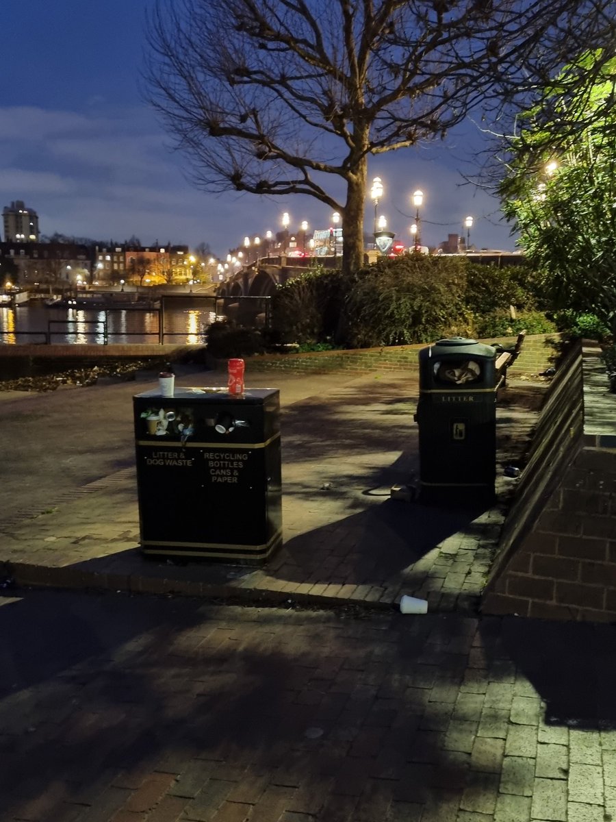 BatterseaBeach's tweet photo. @wandbc Bins along the Thames Path, near Battersea Bridge end... Daylight image taken this a.m. and same bins this evening. Any idea why these aren't cleared daily? Unfortunately, much of this contributes to the plastic and litter in the Thames. Please help 🙏 https://t.co/pTPisPhphA
