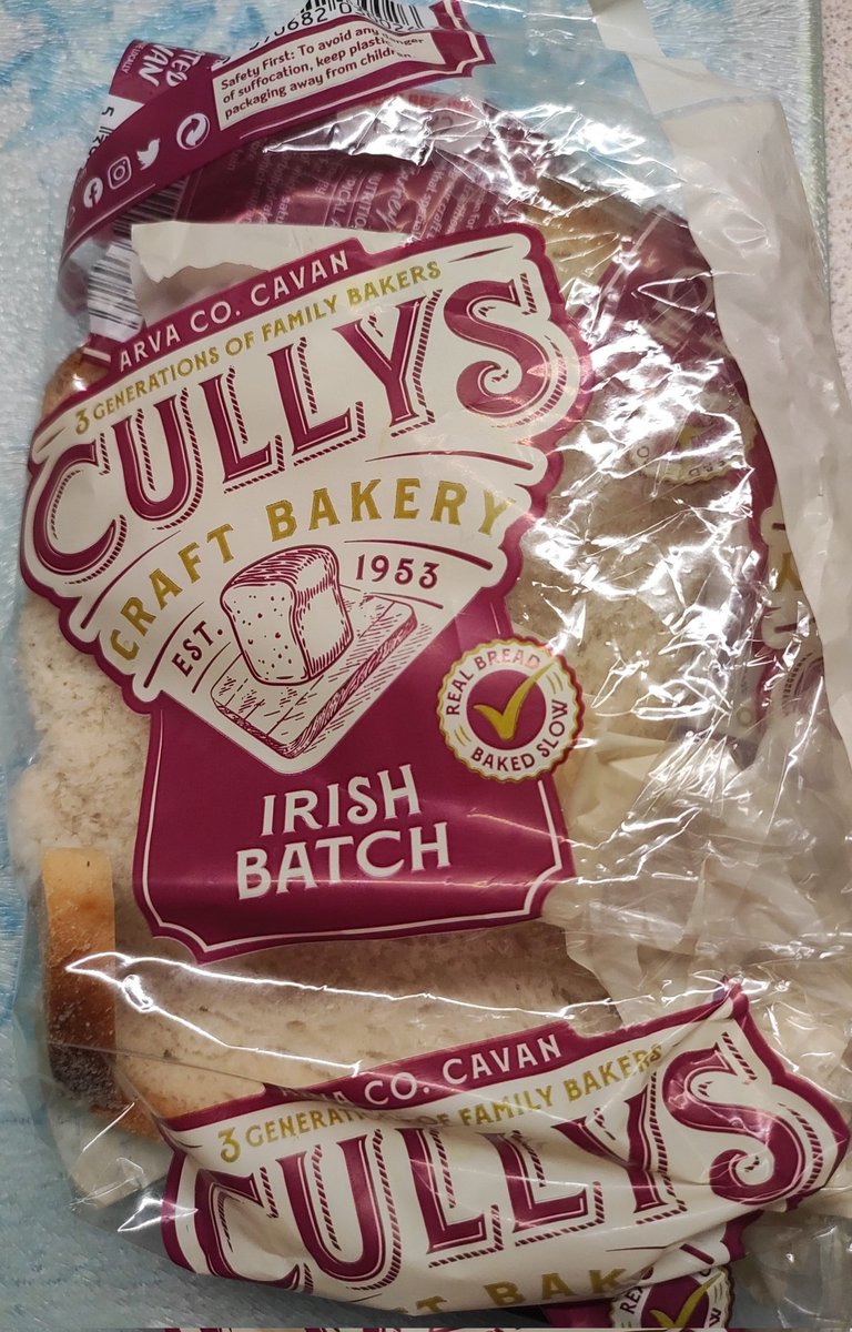 smith_c22's tweet photo. @cullysbakery Sliced Batch Loaf!! Exported to Dublin by some family on a weekend visit for 🟩⬜🏐 🍽️🕺 (🤫😂) and family visit. 👍💪 https://t.co/20rWMYbV6O