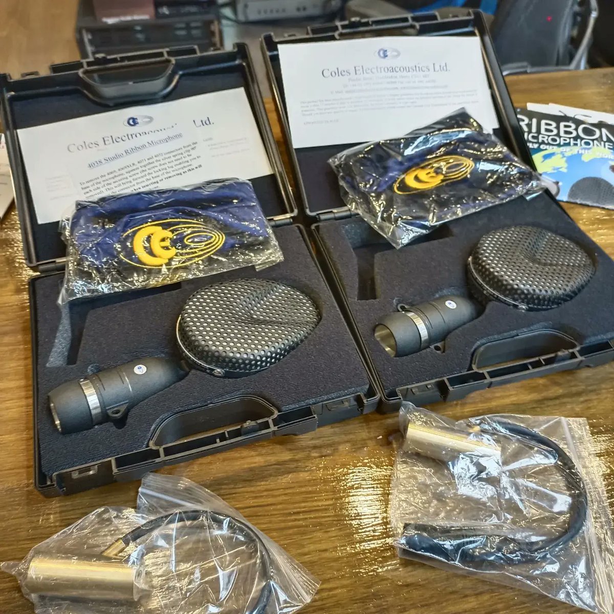 estudiolajoya's tweet image. ¡¡Estamos de enhorabuena!!💥😱🤯

Sumamos a nuestra lista de micrófonos de estudio está pareja de #Coles4038 🧭🏞️🥁🎸🎶❤️🔊 🙂💎🎚️

#LaJoyaMusic
#BuildingRecordingsStudio 
#Lucena
#Córdoba
#Andalucía
#estudiodegrabación
#nuevaapertura
#nuevoestudiodegrabacion
#LucenaCity